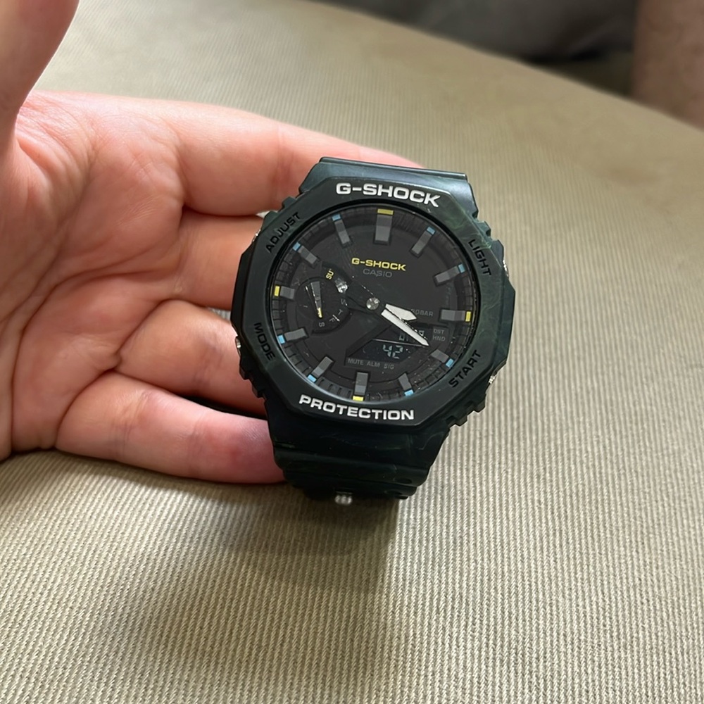 Limited edition color (green carbon) Casio GSHOCK GA2100 (CasiOak) - like new
